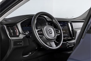 Volvo XC60 Volvo XC60 2.0 T6 Plug-in hybrid AWD Plus Dark | S/K-Panodak | Dig. Cockpit | Adapt. Cruise | Memory Stoelen | Elek. Klep | Stoel-+stuurverw. | 360 Camera | Harman/Kardon | NAV+App. Connect | LM 19