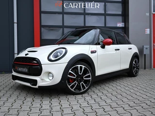 MINI Cooper S Mini 2.0 John Cooper Works | Pano | Carplay | JCW Kit | PDC | Carplay | Stoelverwarming | Leder | Cruise | Schakelpaddles | Pepper White
