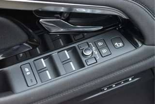 Land Rover Range Rover Evoque Land Rover Range Rover Evoque 1.5 P300e AWD R-Dynamic SE | Pano.dak | 360 gr.camera | Keyless | Elekt.stoelen | Carplay | Full LED | 20
