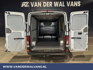 Volkswagen Crafter Volkswagen Crafter 2.0 TDI 141pk L3H2 L2H1 Euro6 Airco | 3000kg Trekhaak | Camera | Navigatie | Apple Carplay Android Auto, Cruisecontrol, Parkeersensoren, Dakdragers, Bijrijdersbank - afbeelding nr 3