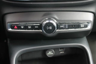 Volvo XC40 Volvo XC40 T3 Momentum Business | Parkeercamera | Stoelverwarming | Trekhaak | Pilot Assist | Keyless - afbeelding nr 33