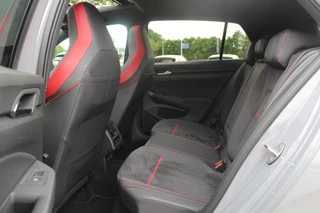 Volkswagen Golf Volkswagen Golf 2.0 TSI GTI Clubsport / Panoramadak / Camera / Head-up / 19'' / IQ Lights / Keyless / Dodehoek / DAB / Stoelverwarming / ACC - afbeelding nr 11