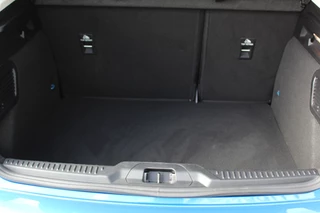 Ford Focus Ford Focus 1.0-155pk EcoBoost Mild-Hybrid 'Active' AUTOMAAT ! Trekgewicht 1.500kg ! Slechts 6.450km ! Ruim €. 9.000,- beneden de nieuwprijs ! Volautm. airco dual, navigatie, telefoonvoorb., adaptive cruise control, LED verlichting, metallic lak, camera, front-, lane- en side assist, LM wielen, Isofix etc. - afbeelding nr 35