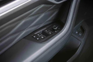 Volkswagen Touareg Volkswagen Touareg R 3.0 TSi eHybrid 4MOTION | Full Option | Panodak | Massage | Trekhaak | Black Style | 21 inch | - afbeelding nr 44