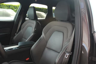 Volvo XC60 Volvo XC60 T6 Recharge AWD R-Design | Longe Range | Panoramadak | Stoelverwarming | 360° Camera | HUD | Trekhaak | Harman / Kardon | Glossy Black - afbeelding nr 19