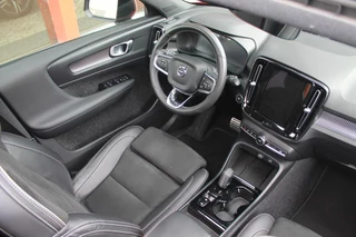 Volvo XC40 Volvo XC40 T5 Recharge R-Design | Panoramadak | Stoelverwarming | Parkeercamera | Keyless | Glossy Black - afbeelding nr 18