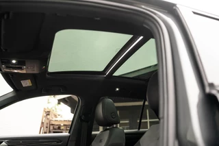 Volkswagen T-Roc Volkswagen T-ROC 1.5 TSI Sport Bus R / Pano / Cam / Trekhaak - afbeelding nr 13
