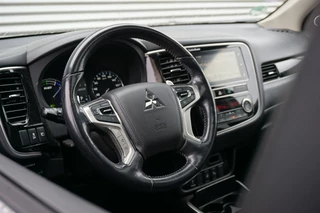 Mitsubishi Outlander Mitsubishi Outlander PHEV Intense+ AUTOMAAT SCHUIFDAK | ELEK.KLEP | CARPLAY | HAAK! - afbeelding nr 3