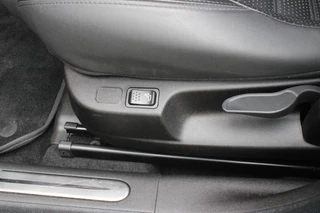 Alfa Romeo Giulietta Alfa Romeo Giulietta 1.4 120PK TURBO SPRINT | LEDEREN BEKLEDING | AFNEEMBARE TREHAAK | ALL SEASON BANDEN | NAVIGATIE | CLIMATE CONTROL | CRUISE CONTROL | CARBON INTERIEUR AFWERKING | 18