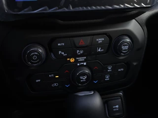 Jeep Renegade Jeep Renegade 1.5T e-Hybrid 130 PK North Star | Pano | Safety | Winter | 18