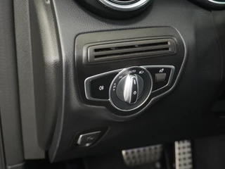Mercedes-Benz GLC Mercedes-Benz GLC 300e AMG // Panoramadak // Burmester // 360 Camera // Keyless // Carbon // Sfeerverlichting // Carplay - afbeelding nr 20