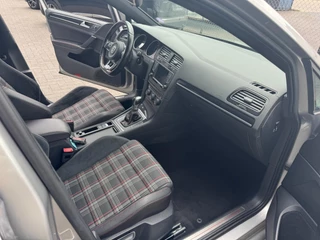 Volkswagen Golf Volkswagen Golf 2.0 TSI GTI Performance /ACC /LED /Pano /Carplay - afbeelding nr 29