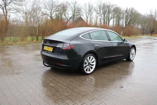 Tesla Model 3 Tesla Model 3 Long Range AWD 75 kWh autopilot trekhaak leder stoelverwarming v+a panodak 19