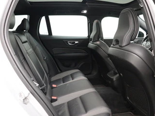 Volvo V60 Volvo V60 B4 AUT(8) R-DESIGN SCHUIFDAK HARMAN KARDON 19INCH TREKHAAK KEYLE - afbeelding nr 35