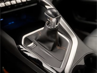 Peugeot 5008 (APPLE CARPLAY, GROOT NAVI, TREKHAAK, LEDEREN SPORTSTOELEN, 360 CAMERA, ADAPTIVE CRUISE, GETINT GLAS, PARKEERSENSOREN, NIEUWE APK, NIEUWSTAAT) - afbeelding nr 10