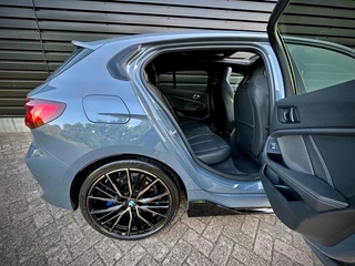 BMW 1 Serie BMW 1 Serie 118i M135 M-PERF. PANO|SCHAALSTOEL|HUD|H/K|CAMERA - afbeelding nr 56