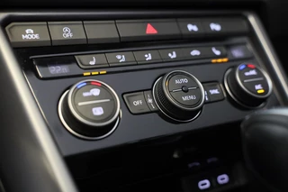 Volkswagen T-Roc Volkswagen T-Roc Cabrio 1.5 TSI R-Line / AUT / Acc / Digital Cockpit / Lane Assist / Dode Hoek / Leder / Camera / Navi / 20 Inch - afbeelding nr 11
