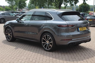 Porsche Cayenne Porsche Cayenne 3.0 E-Hybrid / Trekhaak / 360Camera / Burmester / Sportdesign / Sportchrono / Softclose / 21'' / Luchtvering / Keyless / Stuurverwarming / Matrix LED / DAB - afbeelding nr 3