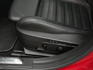 Alfa Romeo Giulia Alfa Romeo Giulia 2.0 Turbo 280 PK Competizione Q4 AWD | Harman | Veloce | 19