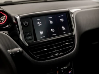 Peugeot 2008 Automaat (PANORAMADAK, APPLE CARPLAY, NAVIGATIE, CLIMATE, STOELVERWARMING, LEDER, SPORTSTOELEN, GETINT GLAS, CRUISE, LM VELGEN, NIEUWSTAAT) - afbeelding nr 28