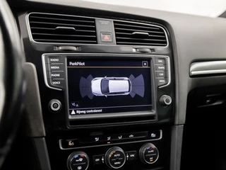 Volkswagen Golf 204Pk Automaat (APPLE CARPLAY, NAVIGATIE, CLIMATE, PARKEERSENSOREN, LED KOPLAMPEN, GETINT GLAS, SPORTSTOELEN, ZWART HEMEL, CRUISE, NIEUWE APK, NIEUWSTAAT) - afbeelding nr 15