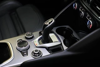 Alfa Romeo Giulia Alfa Romeo GIULIA 2.0 T GME AWD Tributo Italiano / FACELIFT / Digital Cockpit / Acc / HK / Leder / Elek Stoelen / Camera / 19 Inch - afbeelding nr 19