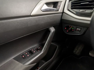 Volkswagen Polo Volkswagen Polo 1.0 TSI Sportline (APPLE CARPLAY, GETINT GLAS, PARKEERSENSOREN, SPORTSTOELEN, ADAPTIVE CRUISE, LED ACHTERLICHTEN, NIEUWE APK, NIEUWSTAAT) - afbeelding nr 22