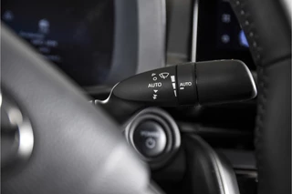 Toyota C-HR Toyota C-HR 2.0 Hybrid 200 Dynamic | Dig. Cockpit | Adapt. Cruise | Stoel-+Stuurverw. | PDC | Camera | NAV + App. Connect | ECC | LM 18