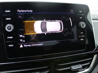 Volkswagen T-Roc Volkswagen T-Roc 1.5 TSI R-Line | Parkeersensoren | Stoelverwarming | Carplay | - afbeelding nr 40