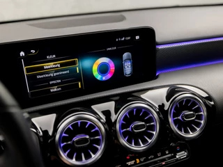 Mercedes-Benz A-Klasse Mercedes-Benz A-Klasse 250 e Business Solution Luxury 218Pk Automaat (GROOT NAVI, SFEERVERLICHTING, WIDESCREEN, CAMERA, LEDER, STOELVERWARMING, SPORTSTOELEN, CRUISE, LANE ASSIST, NIEUWSTAAT) - afbeelding nr 31