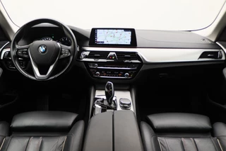 BMW 5 Serie BMW 5 Serie Touring 520i High Executive Leer, Head-Up, Elektrische Stoelen, Navigatie, Bluetooth, PDC, Trekhaak, 18'' - afbeelding nr 2