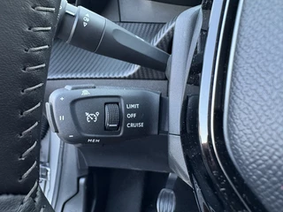 Peugeot 208 Peugeot 208 1.2 Allure STOELVERW | 360 CAMERA | NAVI | LANE ASSIST - afbeelding nr 17