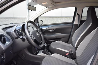 Toyota Aygo Toyota Aygo 1.0 VVT-i x-cite | Schuif-kanteldak | Cruise control | Apple carplay | - afbeelding nr 9