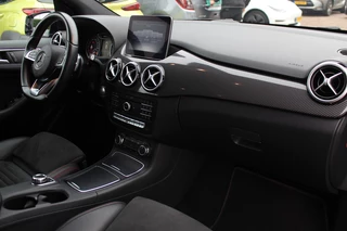 Mercedes-Benz B-Klasse Mercedes-Benz B-Klasse 180 Business Solution AMG Upgrade Edition / Camera / Navigatie / 18'' / Stoelverwarming / Cruise Control - afbeelding nr 13