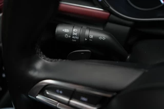Mazda 3 Mazda 3 2.0 e-SkyActiv-X Luxury automaat i-Activesense pakket met Sunroof en rood leer pakket : dealer onderhouden en 24 maanden verlengde garantie - afbeelding nr 30