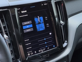 Volvo XC60 Volvo XC60 2.0 T8 Plug-in Hybrid AWD R-Design Pano H&K Leder - afbeelding nr 26