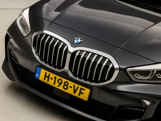 BMW 1 Serie Automaat (PANORAMADAK, M PAKKET, APPLE CARPLAY, GROOT NAVI, STOELVERWARMING, LEDEREN SPORTSTOELEN, CAMERA, GETINT GLAS, M SPORT BESTURING, SFEERVERLICHTING, NIEUWE APK, NIEUWSTAAT) - afbeelding nr 41