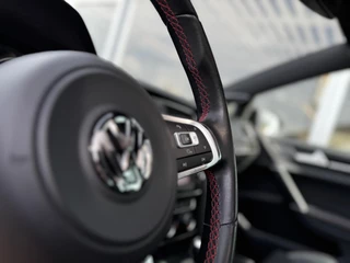 Volkswagen Golf Volkswagen Golf 2.0 TSI GTI|300PK|Pano|Adaptive cruise|Leder - afbeelding nr 38
