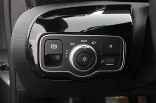 Mercedes-Benz A-Klasse Mercedes-Benz A-klasse 200 Automaat Progressive | Sfeerverlichting | Navigatie | Climate control | Camera | Parkeer sensoren | Half Lederen Bekleding | Led  | Cruise Control | LMV Velgen - afbeelding nr 14