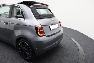Fiat 500e Fiat 500e Cabrio La Prima 42kWh | ACC | Winterpack | JBL | Camera | CarPlay - afbeelding nr 17