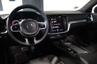 Volvo V60 Volvo V60 2.0 B4 CORE RIJKLAAR l LEDER l 197PK l CAMERA l CARPLAY l - afbeelding nr 2