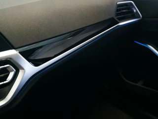 BMW 3 Serie BMW 3-serie Touring 330e 293pk Sport Line | Full LED | Sportstoelen | Adaptive cruise | Trekhaak - afbeelding nr 25