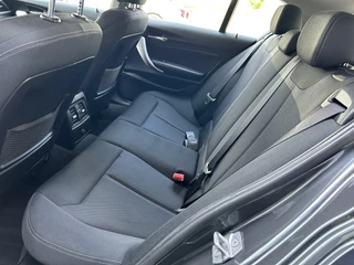 BMW 1 Serie BMW 1 Serie 118d Centennial Executive 50% deal 6.975,- ACTIE Trekhaak / LED / Sport stoelen / Stoel verwarming / PDC achter - afbeelding nr 31