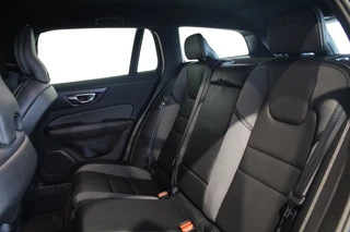 Volvo V60 Volvo V60 2.0 B4 CORE RIJKLAAR l LEDER l 197PK l CAMERA l CARPLAY l - afbeelding nr 41
