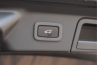 Land Rover Range Rover Velar Land Rover Range Rover Velar 2.0 P250 Turbo AWD R-Dynamic Drive Pro Pack | Keyless | Digitale tellers | Pano.dak | Carplay | Adapt.CC | Camera | Meridian | Elekt.stoelen - afbeelding nr 41
