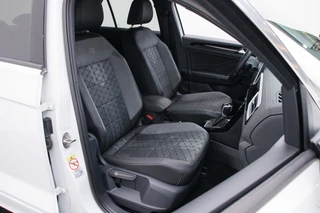 Volkswagen T-Roc Volkswagen T-Roc 1.5 TSI R-Line | DSG | PDC | Stoelverwarming | Carplay | Camera - afbeelding nr 18