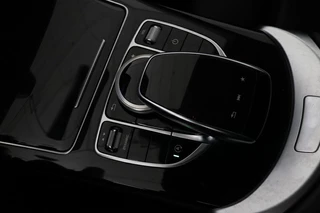Mercedes-Benz C-Klasse Mercedes-Benz C-klasse 220 CDI AMG | Adaptive cruise | Leder |  Stoelverwarming | Camera | Full LED | Navigatie | Carplay | Park Assist - afbeelding nr 19