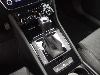 Škoda Superb AUTOMAAT / STOELVERW / XENON / CARPLAY / NAVI / CLIMA / PDC / BLUETOOTH / CRUISE / NL-AUTO - afbeelding nr 27