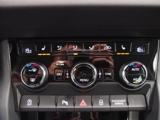 Škoda Karoq CAMERA / STOELVERW / CARPLAY / NAVI / CLIMA / PDC / NL-AUTO - afbeelding nr 30