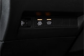 Peugeot 2008 Peugeot 2008 1.2 PureTech Allure Pack 130 PK - Automaat | Dig. Cockpit | PDC | Camera | NAV + App, Connect | ECC | DAB | LM 17